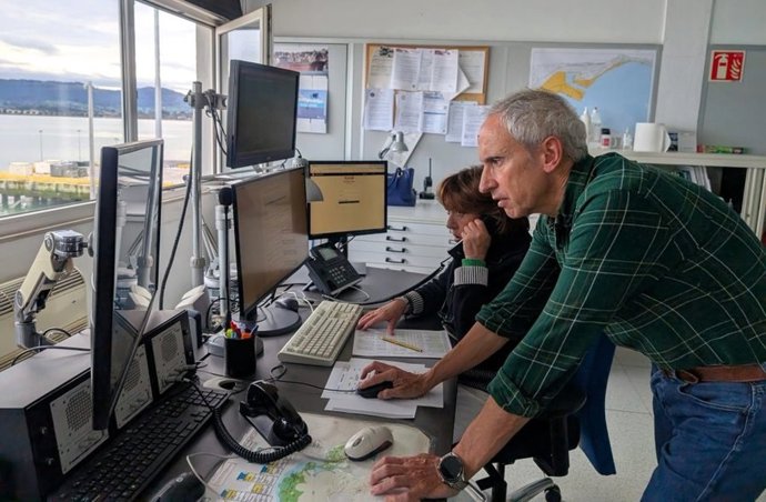 Buscan a un pescador desaparecido en la costa de Suances