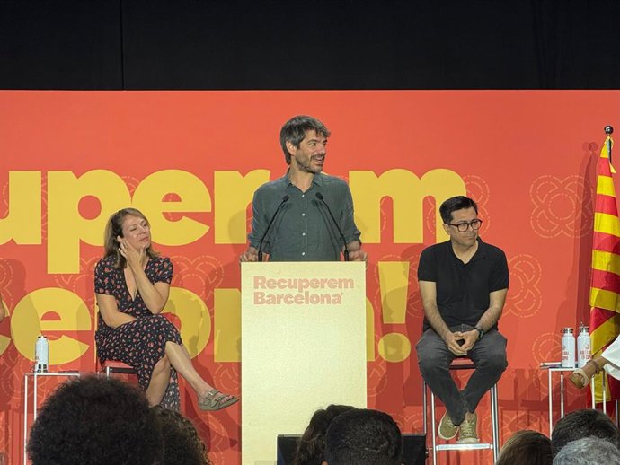 El ministro de Cultura, Ernest Urtasun, durante su intervención en el acto de clausura del I Congreso de BComú