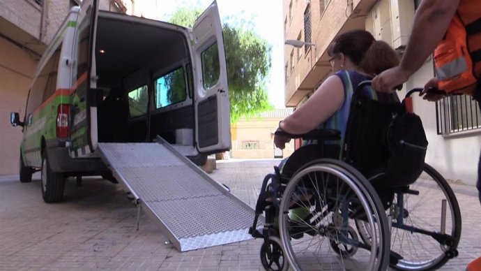 Archivo - Vehículo adaptado de Paterna