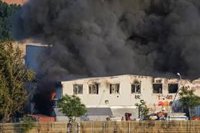 Las recomendaciones de confinamiento solo se mantiene en el polígono industrial de Azuqueca tras el incendio