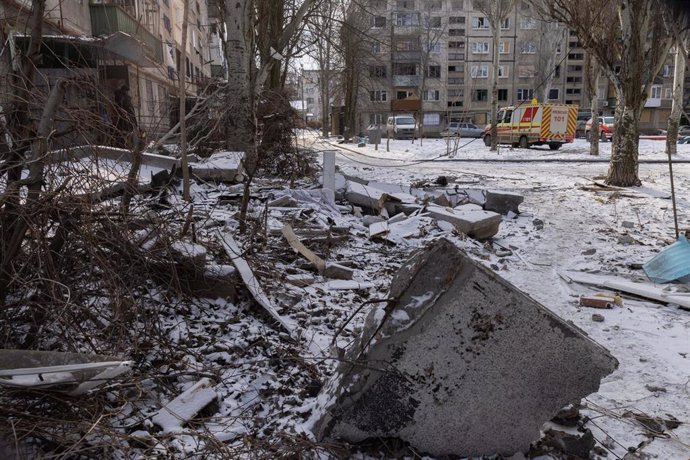 Archivo - Escombros tras un bombardeo ruso en Kostiantinivka, Donetsk, en el el este de Ucrania 