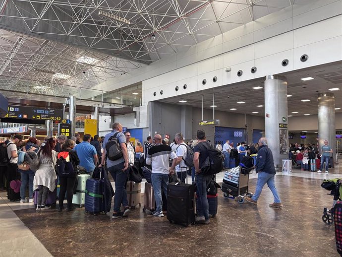Archivo - Aeropuerto Tenerife Sur  