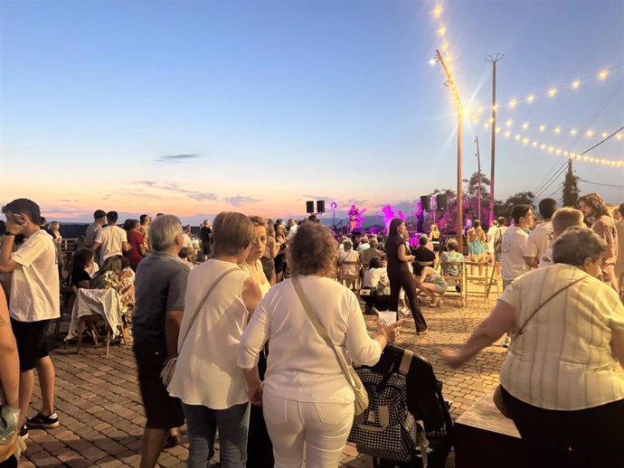 Las Noches del Mirador resuenan en Albelda de Iregua con una gran participación y un ambiente inmejorable