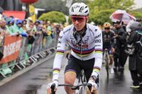 Pogacar: "Me he equivocado, me asusté de esprintar contra Van der Poel"