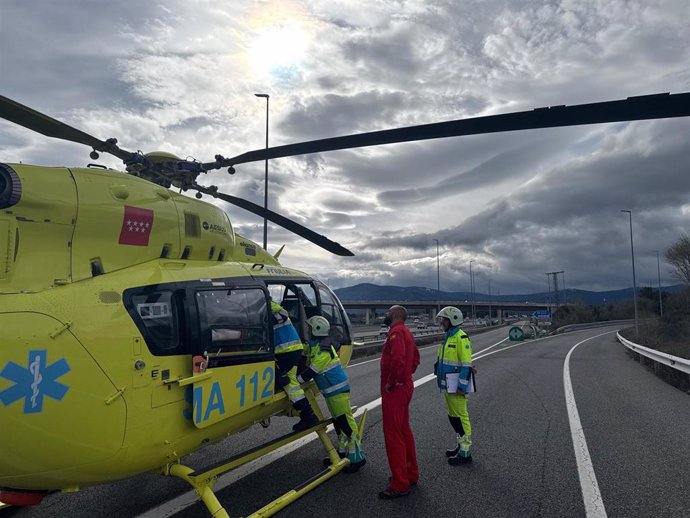 Archivo - Herido grave un conductor tras dar varias vueltas de campana su coche en la AP-6