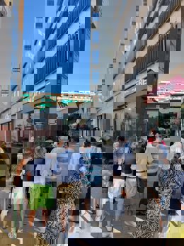 Vecinos de Retiro se concentran frente al almacén municipal en Doctor Esquerdo 138