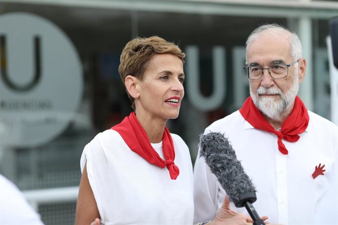 La presidenta de Navarra, María Chivite, y el consejero de Salud, Fernando Domínguez
