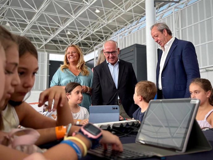 Inauguración del taller de competencias digitales dirigido a menores