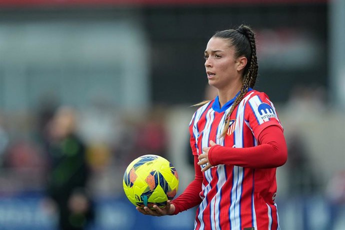 Archivo - La defensa española del Atlético de Madrid Silvia Lloris, en el derbi ante el Real Madrid en el Centro Deportivo Wanda Alcalá de Henares.