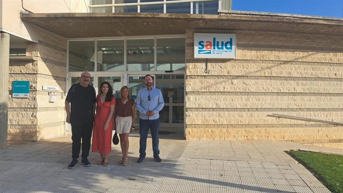 Imagen de archivo de  los diputados socialistas en las Cortes Alba Sánchez y Ángel Peralta junto al alcalde de Calamocha, Manuel Rando, y La teniente de alcalde y diputada provincial, Sonia Palacio.