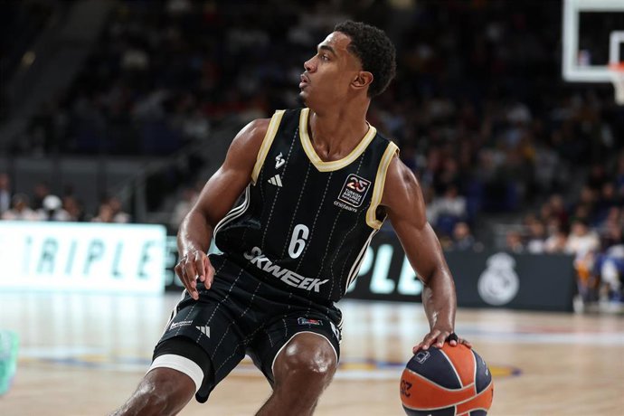 Archivo - El base francés Théo Maledon, en un partido con el LDLC Asvel Villeurbanne.