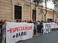 Más de 300 personas critican ante Parlament las "políticas desreguladoras" que impulsan PP y Vox con la ley del suelo