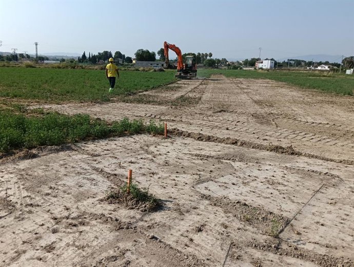 Inicio de los trabajos en los terrenos donde se va a ubicar el nuevo tanque de tormentas de Las Torres de Cotillas