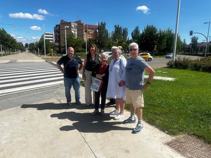 La portavoz del grupo municipal del PSOE en el Ayuntamiento de Zaragoza, Lola Ranera, en el distrito de Valdefierro