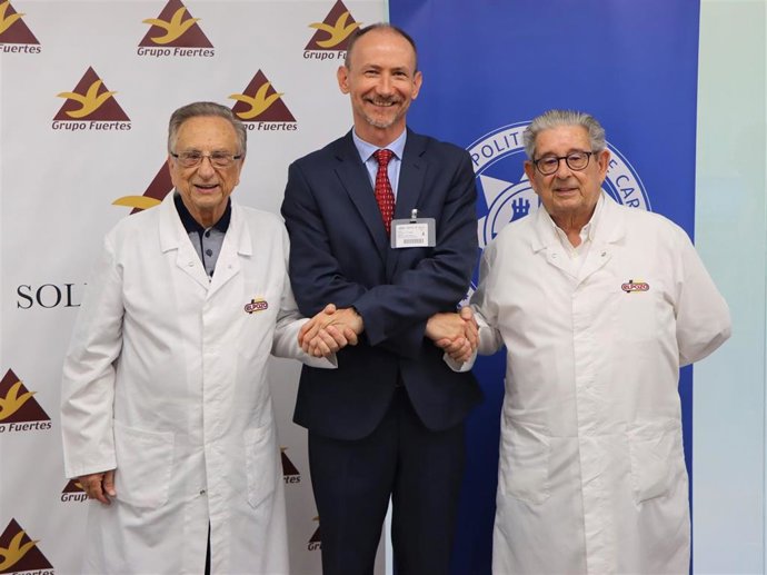 De izquierda a derecha: Tomás Fuertes, presidente de Grupo Fuertes; Mathieu Kessler, rector de la UPCT, y José Fuertes, consejero delegado de Grupo Fuertes.