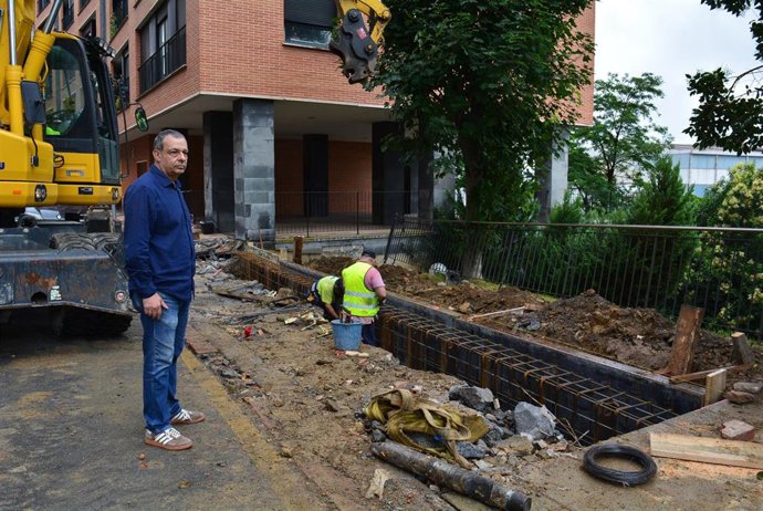 El Ayuntamiento de Sestao inicia las obras para corregir el hundimiento en la calle Urbano Ruiz Laorden.