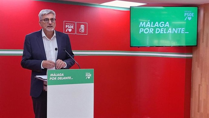 El secretario general del PSOE de Málaga, Josele Aguilar, en rueda de prensa