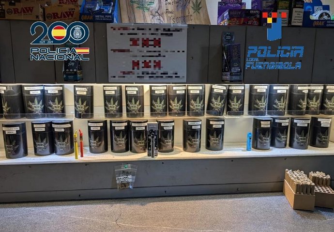 El local se encontraba publicitado en redes sociales ofertando gran variedad de marihuana (como si de una tienda de droga se tratara), y con un gran cartel publicitario en una de las zonas más transitadas por los turistas en Fuengirola