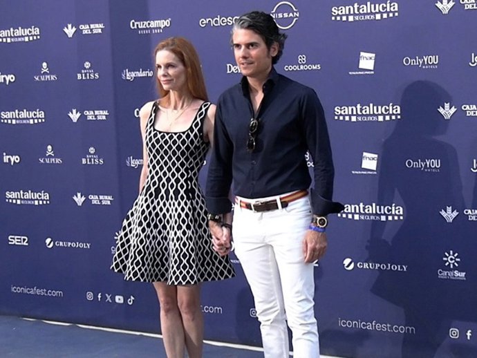 Olivia de Borbón ha asistido al concierto de Miguel Bosé en Sevilla acompañada por su marido Julián Porras