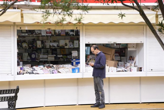 Archivo - Feria del Libro de Sevilla en los Jardines de Murillo. 