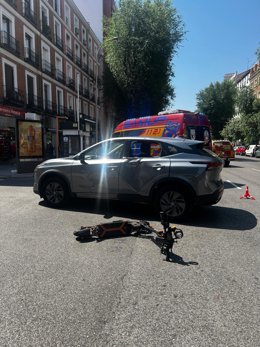 Accidente entre un patinete eléctrico y un coche en Bravo Murillo