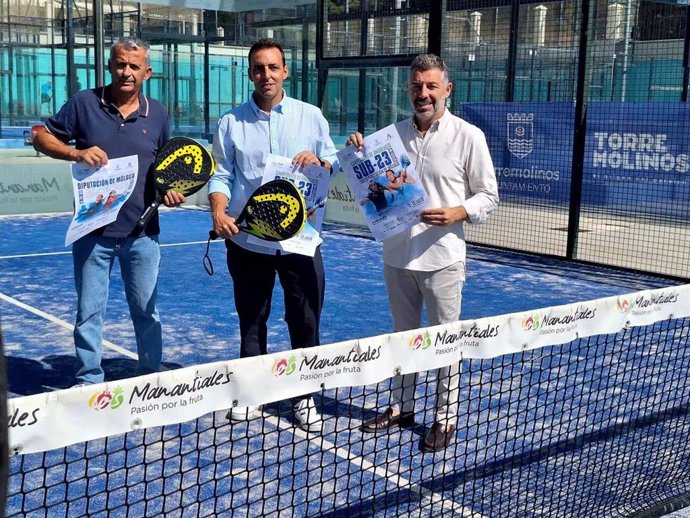 El concejal de Deportes de Torremolinos, Ramón Alcaide, el diputado provincial de Deportes, Juan Rosas, y el presidente de la Federación Andaluza de Pádel, José Pérez.