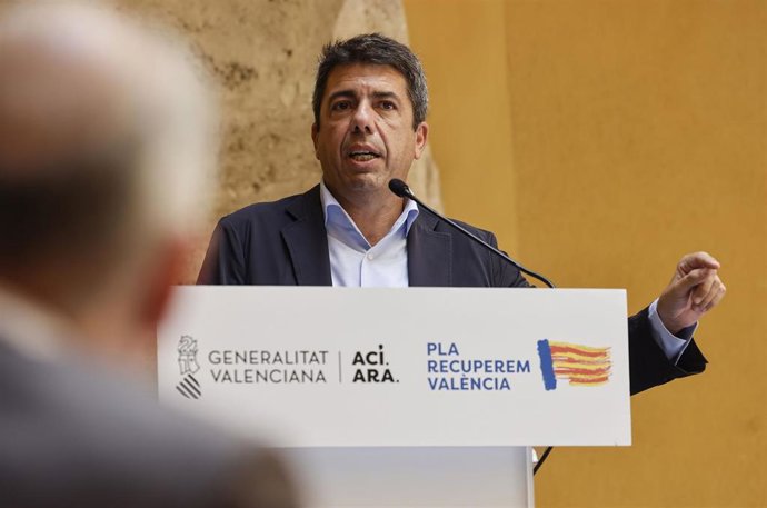 El president de la Generalitat valenciana, Carlos Mazón, en la sede de la Confederación Cooperativas CV (Concoval), en Valencia