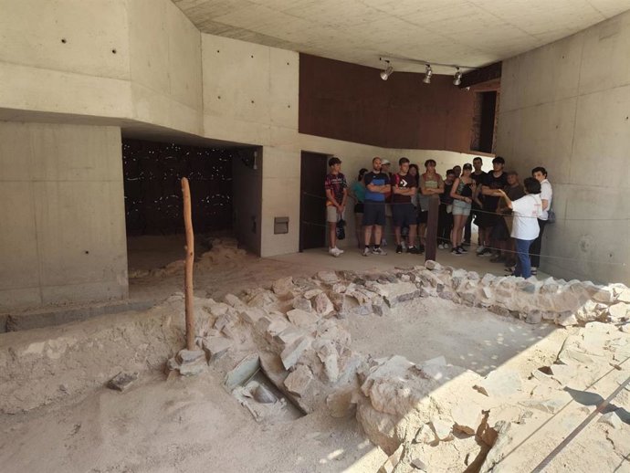 Jornada formativa de la nueva campaña de voluntariado arqueológico destinada a estudiar los restos defensivos de las Fortalezas del Rey Lobo