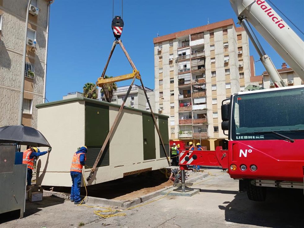 Archivo - Nuevo centro de transformación en la calle Martínez Montañés.