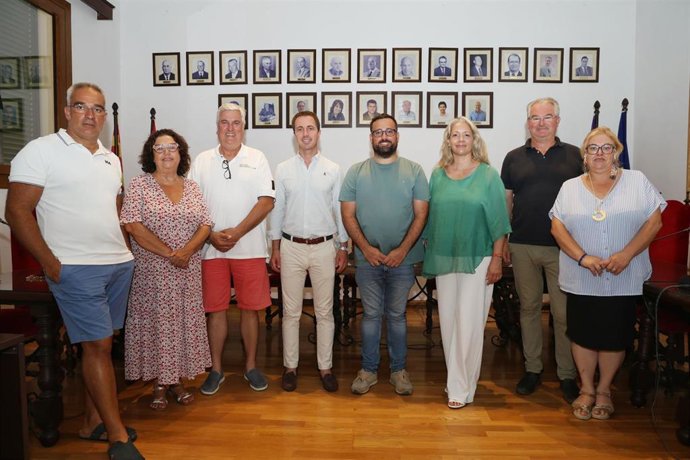 El presidente del Consell de Mallorca, Llorenç Galmés, y la consellera insular de Promoción Económica y Desarrollo Local, Pilar Amate, en su visita al Ayuntamiento de Ses Salines.