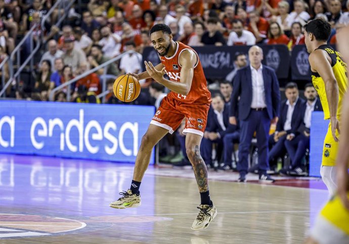Archivo - El Joventut incorpora al escolta Cameron Hunt (en acción en su etapa con el Bàsquet Manresa) hasta 2027
