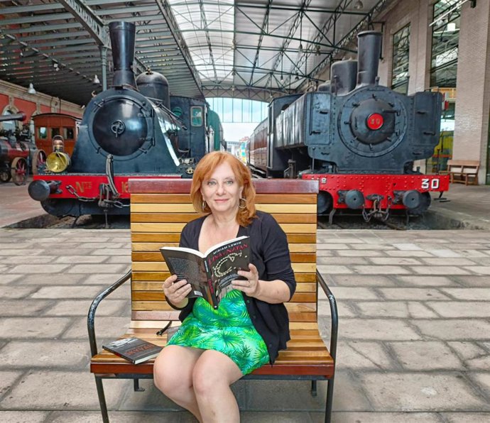 La periodista y escritora argentina Miriam Lewin, participa en la Semana Negra de Gijón para presentar su novela 'Dina y Natan'.