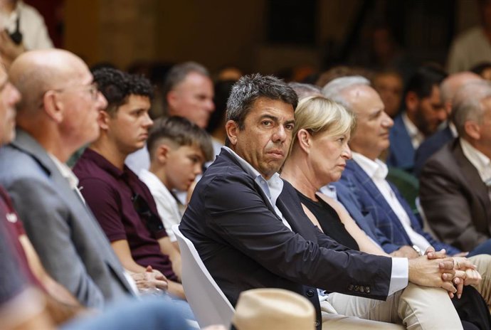 El president de la Generalitat valenciana, Carlos Mazón, en la sede de la Confederación Cooperativas CV (Concoval), en Valencia