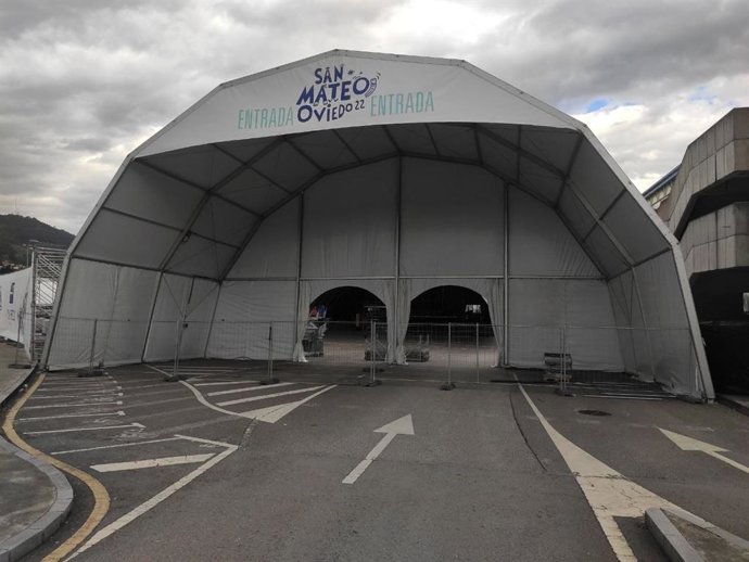 Archivo - Carpa de La Ería en la que se celebrarán los conciertos de las fiestas de San Mateo 2022.