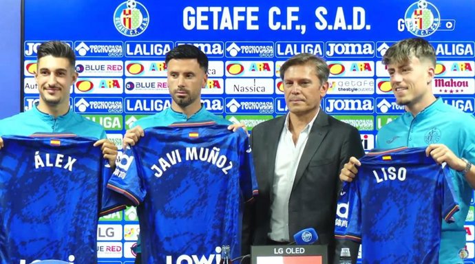 El Getafe CF presenta a tres de sus nuevos fichajes, los extremos Álex Sancris y Adrián Liso y el centrocampista Javi Muñoz.