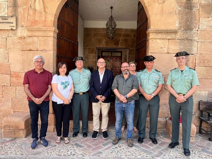 Asistentes a la junta local de seguridad de Baños de la Encina.