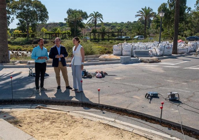 Visita a las obras de accesibilidad y la pavimentación del entorno del Muelle de la Reina.