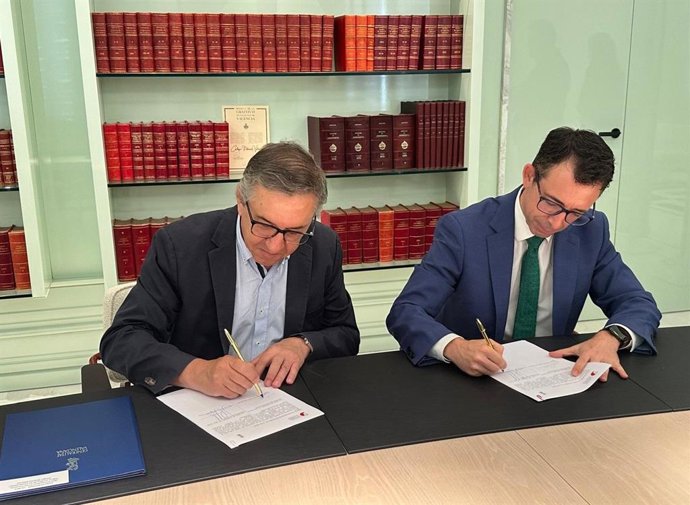 Generalitat firma un convenio con el Colegio Notarial de Valencia para fomentar la figura jurídica de las cooperativas