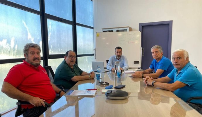 El alcalde de La Línea con la Asociación de Trabajadores Españoles en Gibraltar.