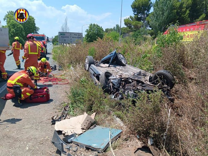 Ferit després de bolcar el seu cotxe a l'avinguda Acàcies de Requena