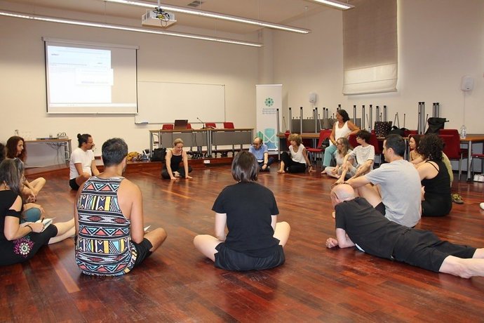 Participantes en uno de los cursos de la XXI Escuela de Teatro.