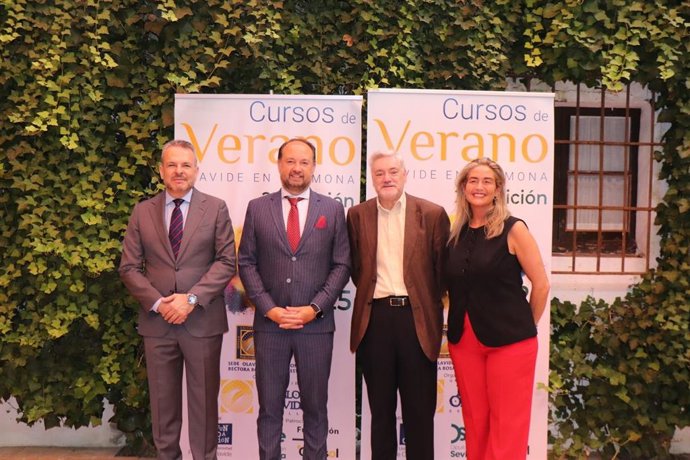 El Secretario General de Universidades de la Junta de Andalucía, Ramón Herrera, ha participado en la inauguración de uno de los Cursos de Verano de la Universidad Pablo de Olavide en Carmona.