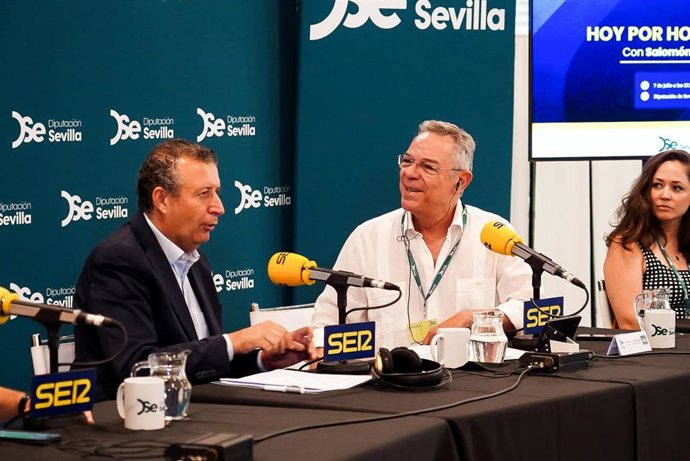 El presidente de Diputación, Javier Fernández, en una entrevista de Cadena Ser.
