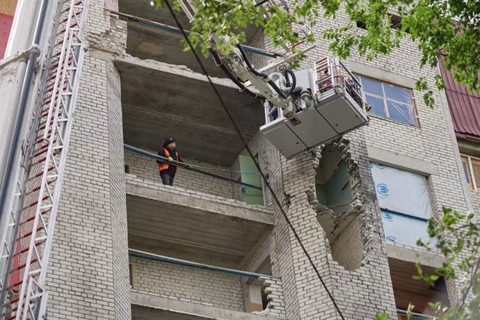 Vista d'un edifici a Khàrkiv, danyat per atacs russos