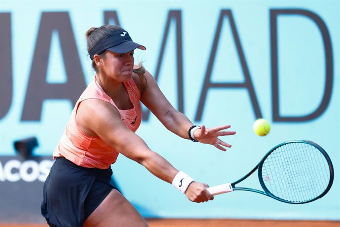 Archivo - Jessica Bouzas Maneiro of Spain plays against Magdalena Frech of Poland during the Mutua Madrid Open 2025, ATP Masters 1000 and WTA 1000 tennis tournament, celebrated at Caja Magica on April 24, 2025 in Madrid, Spain.