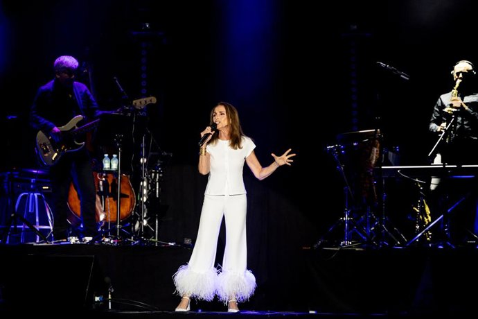 La cantante y actriz Ana Belén, durante un concierto en el festival Noches del Botánico, en el Real Jardín Botánico Alfonso XIII, a 3 de julio de 2025, en Madrid (España). 