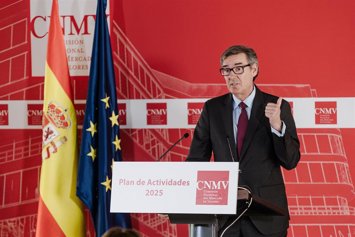 Archivo - El presidente de la CNMV, Carlos San Basilio, interviene durante la presentación del plan de actividades para 2025, en la sede de la Comisión Nacional del Mercado de Valores (CNMV), a 26 de febrero de 2025, en Madrid (España). El Plan de Activid