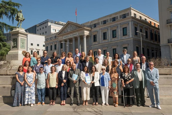 Pacientes con EII presentan en el Congreso un documento para visibilizar su realidad