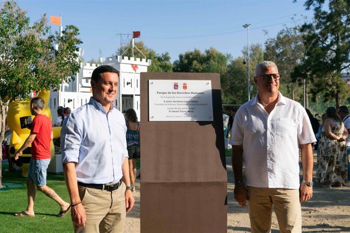 El presidente de Diputación, Javier Aureliano García, en la inauguración del Parque de los Derechos Humanos de Villa Inés.
