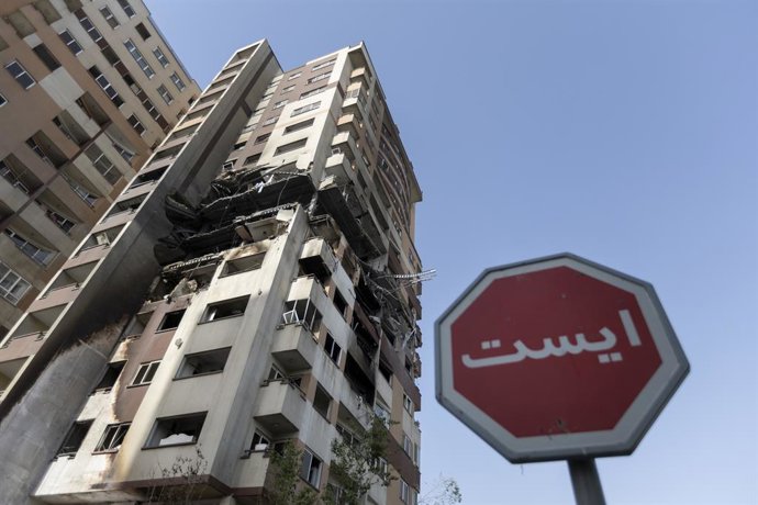 Edifício bombardeado pelo exército israelense na capital do Irã, Teerã